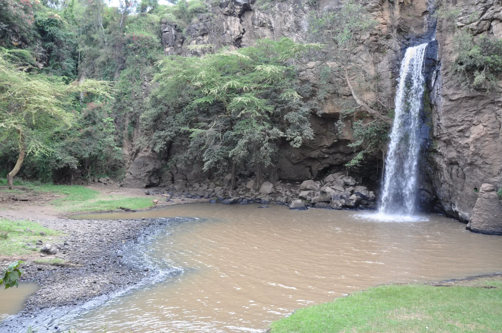 Makalia Falls & Southern Shore